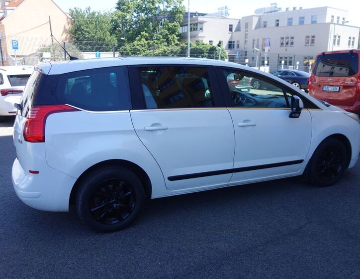 Peugeot 5008 8