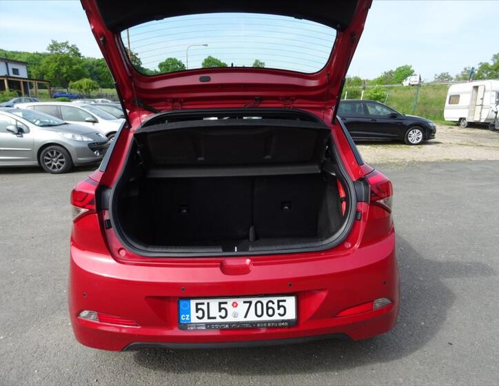 Hyundai i20 24