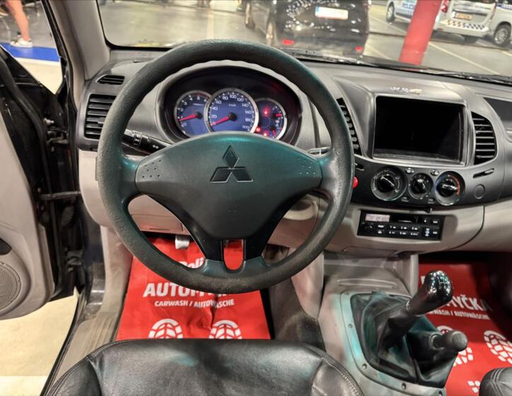 Mitsubishi L200 16