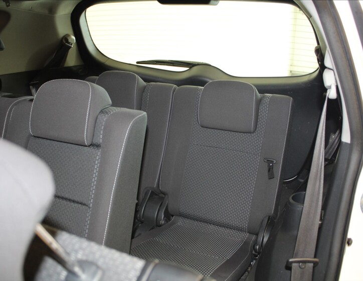 Toyota Verso 8