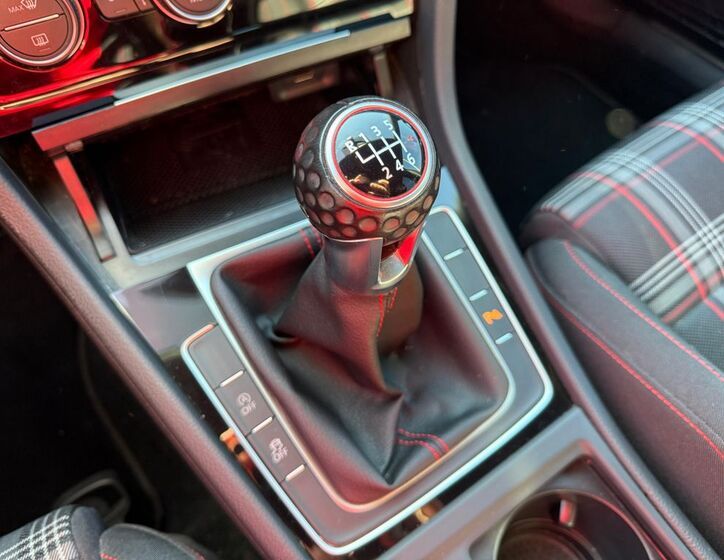 Volkswagen Golf 12