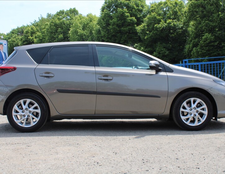 Toyota Auris 4