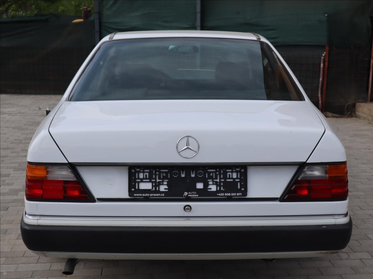 Mercedes-Benz 200