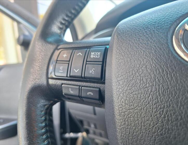 Toyota Hilux 9