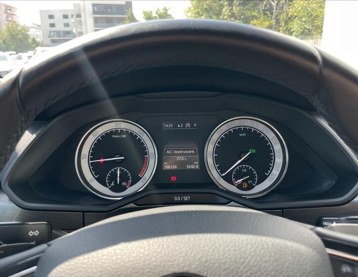 Škoda Superb 9