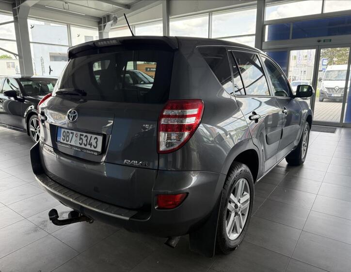Toyota RAV4 6