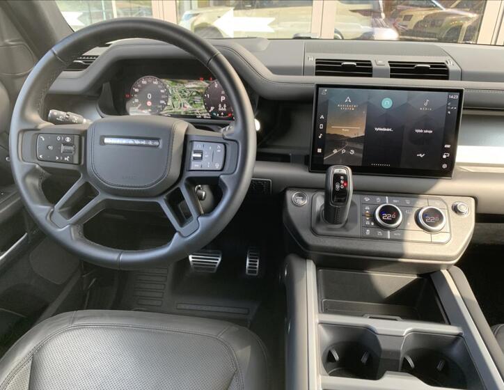 Land Rover Defender 25