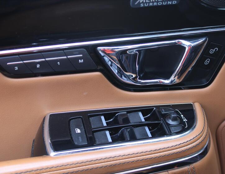 Jaguar XJ 25