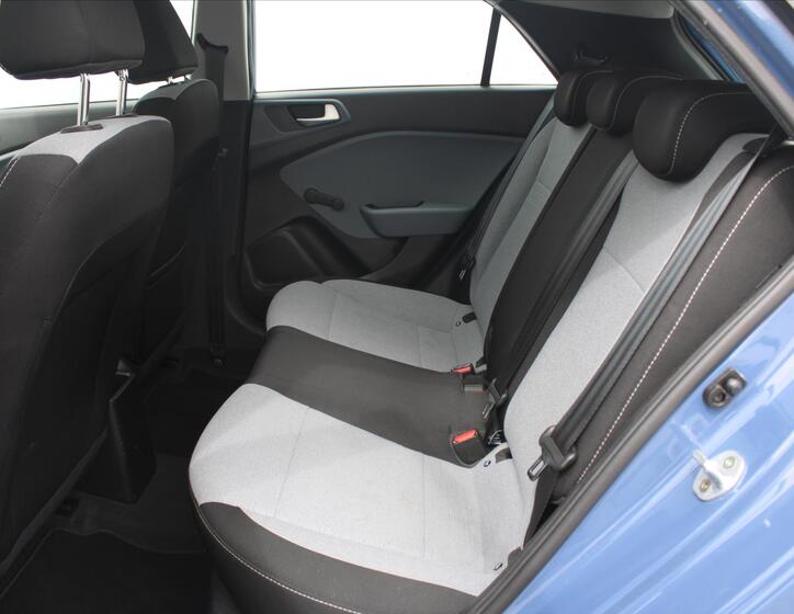 Hyundai i20 10