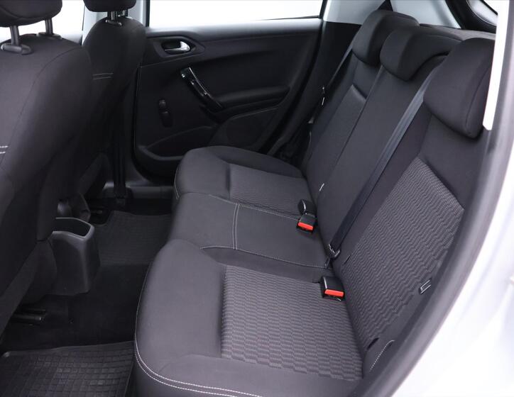 Peugeot 208 16