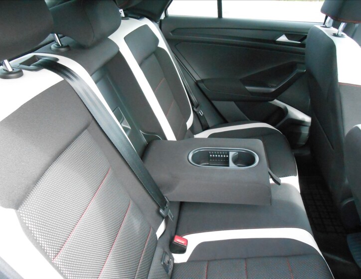 Volkswagen T-Roc 19
