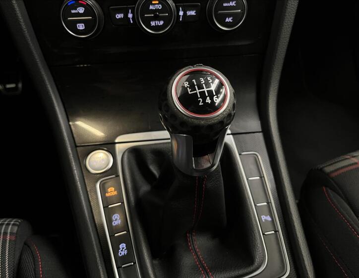 Volkswagen Golf 16
