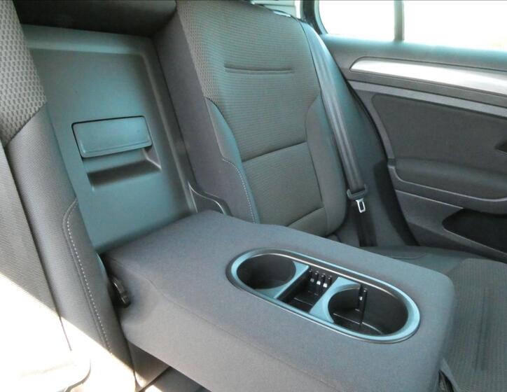 Volkswagen Golf 69