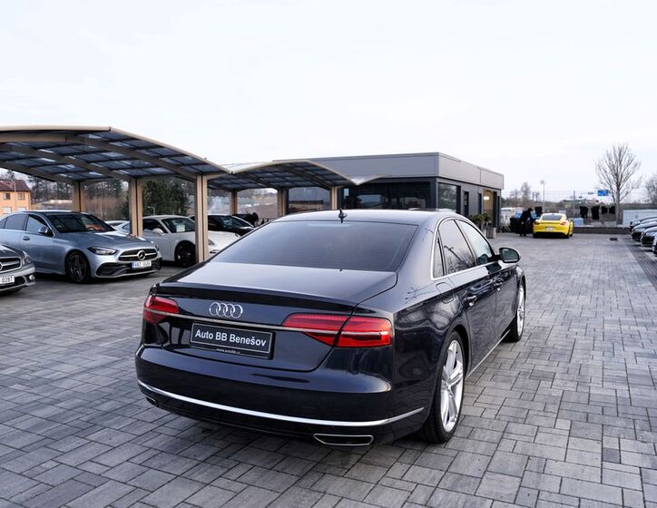 Audi A8 6