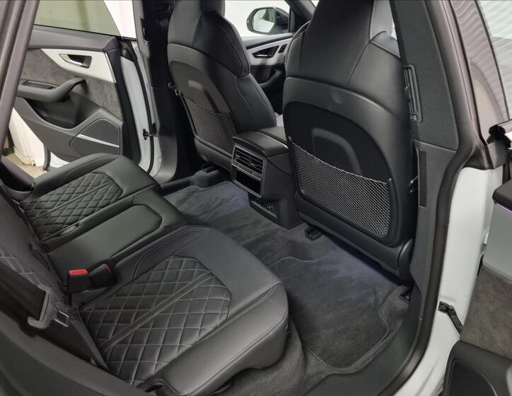 Audi SQ8 19
