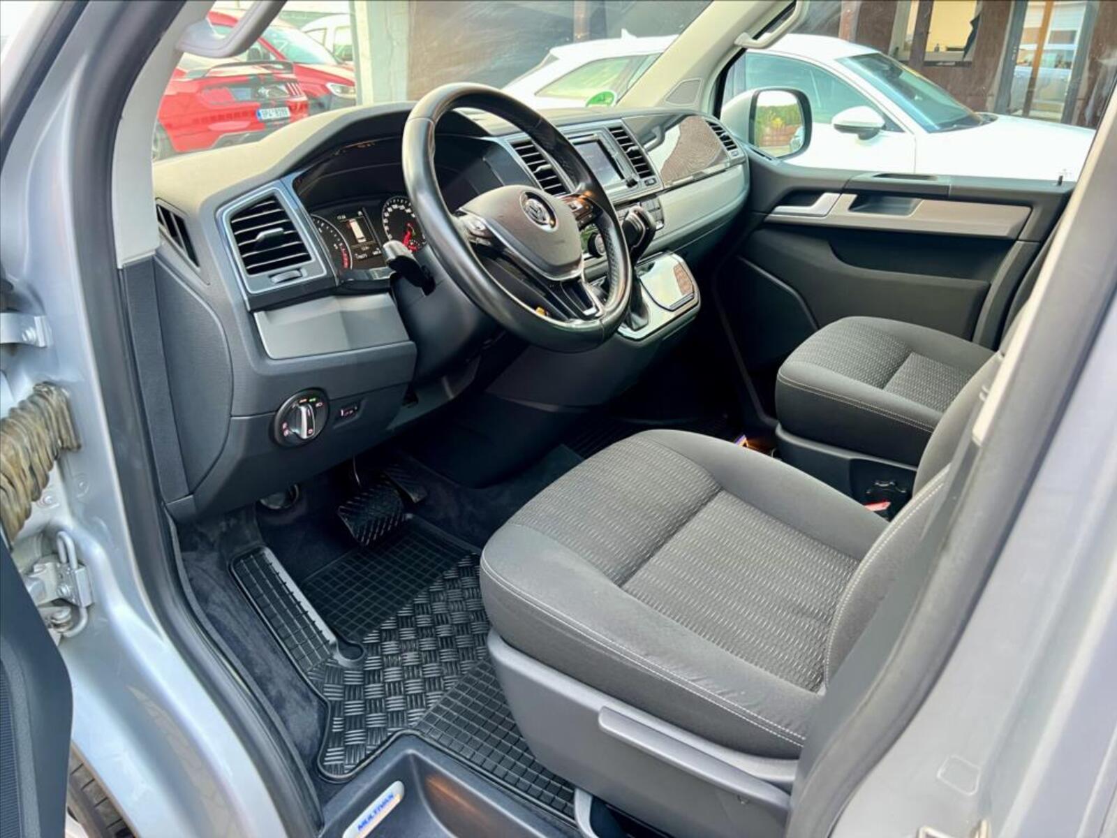Volkswagen Multivan 11
