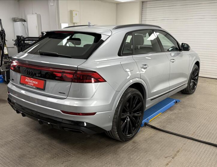Audi Q8 6
