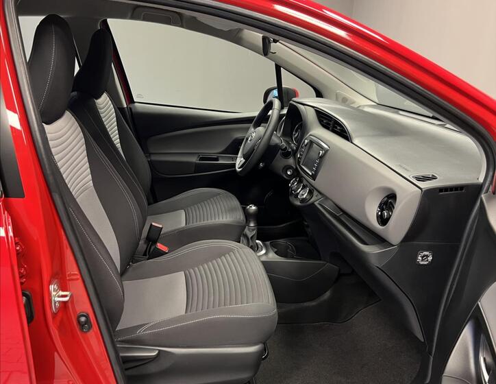 Toyota Yaris 8