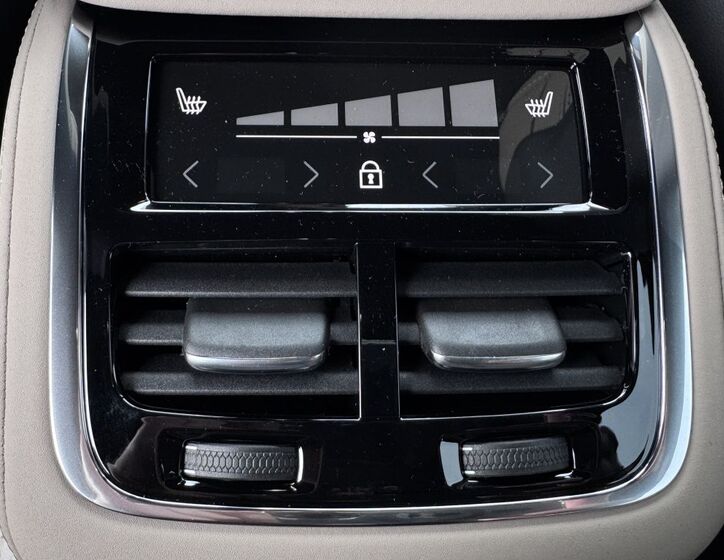 Volvo XC90 25