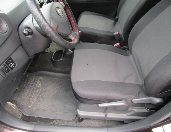 Daihatsu Materia 11