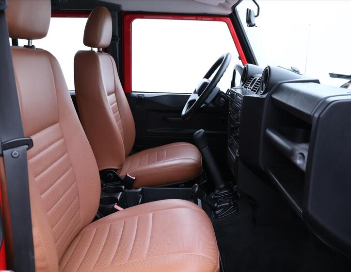 Land Rover Defender 13