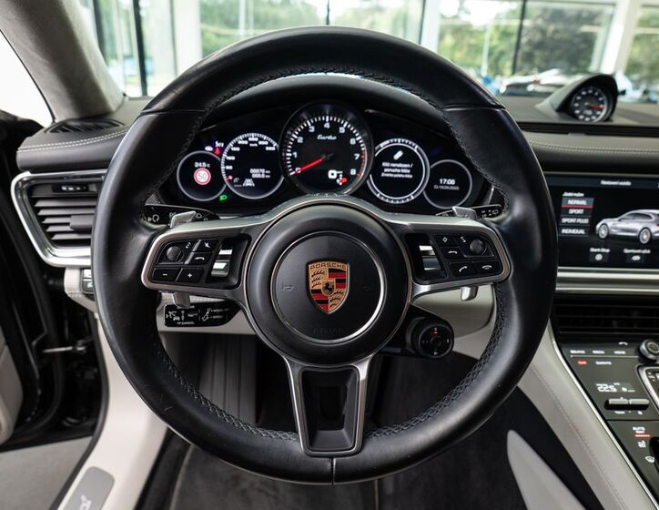 Porsche Panamera 6