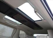 Lexus LM 350h 44