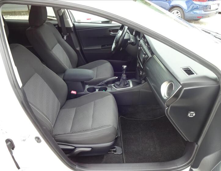 Toyota Auris 29
