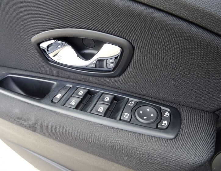 Renault Fluence 13