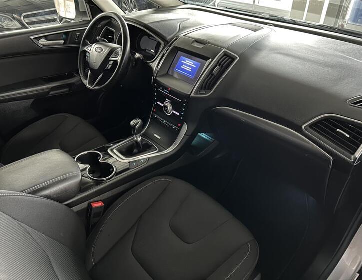 Ford S-MAX 9