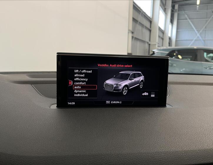 Audi Q7 8
