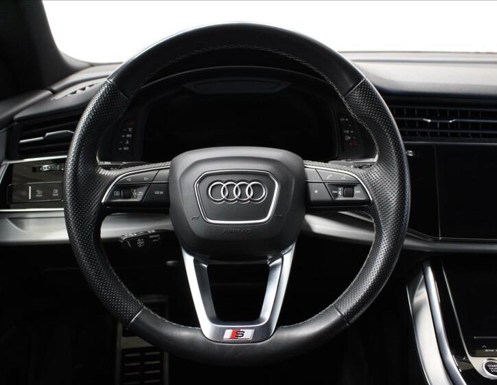 Audi Q8 17