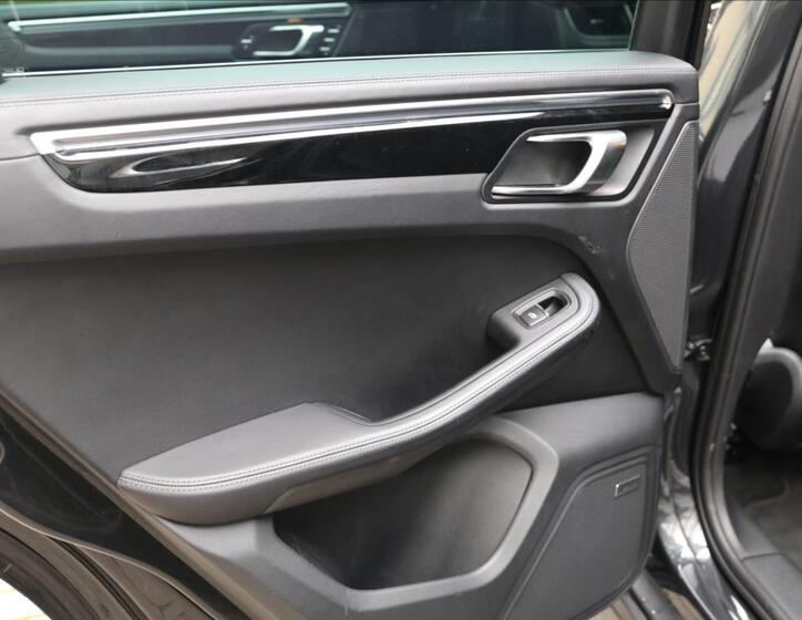 Porsche Macan 53