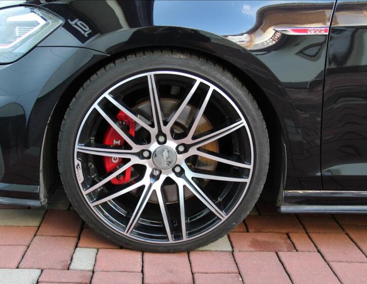 Volkswagen Golf 44