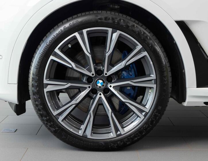 BMW X7 6