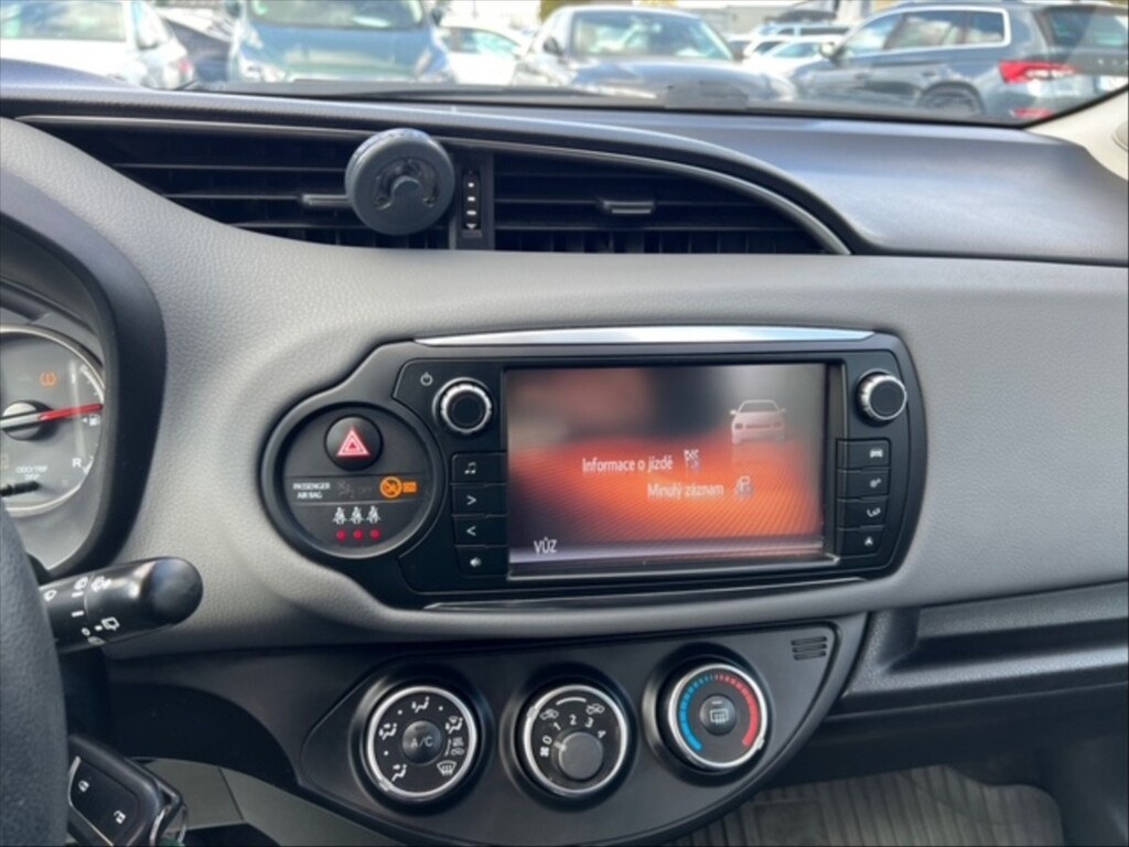 Toyota Yaris 10
