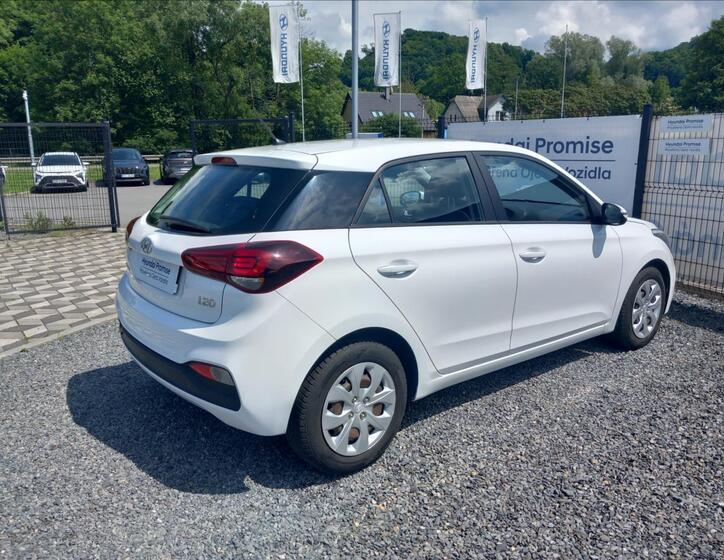 Hyundai i20 8