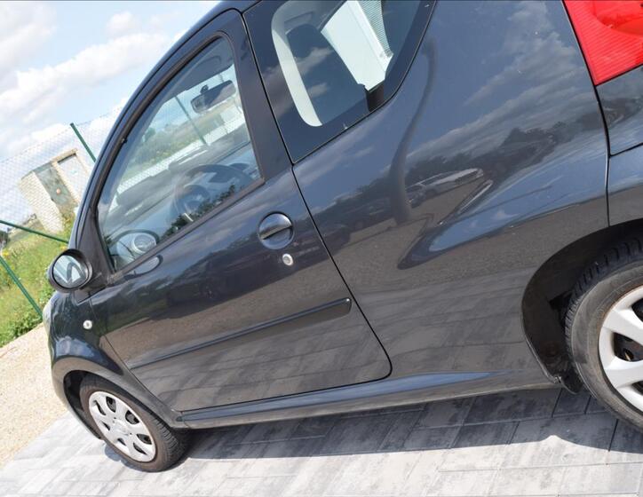 Peugeot 107 11