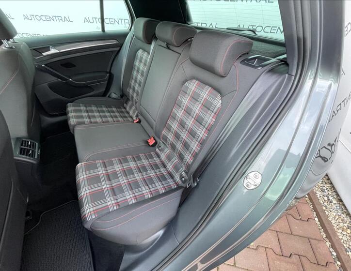 Volkswagen Golf 27