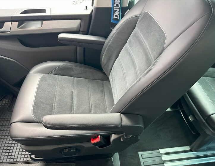 Volkswagen Multivan 41