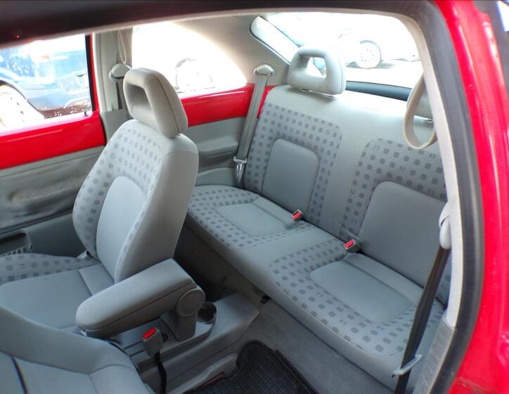 Volkswagen New Beetle 15