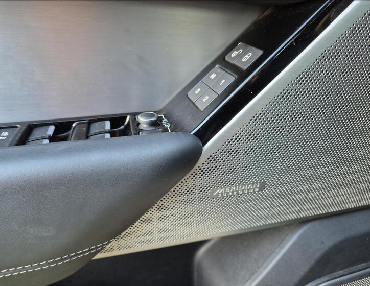 Land Rover Range Rover Velar 15