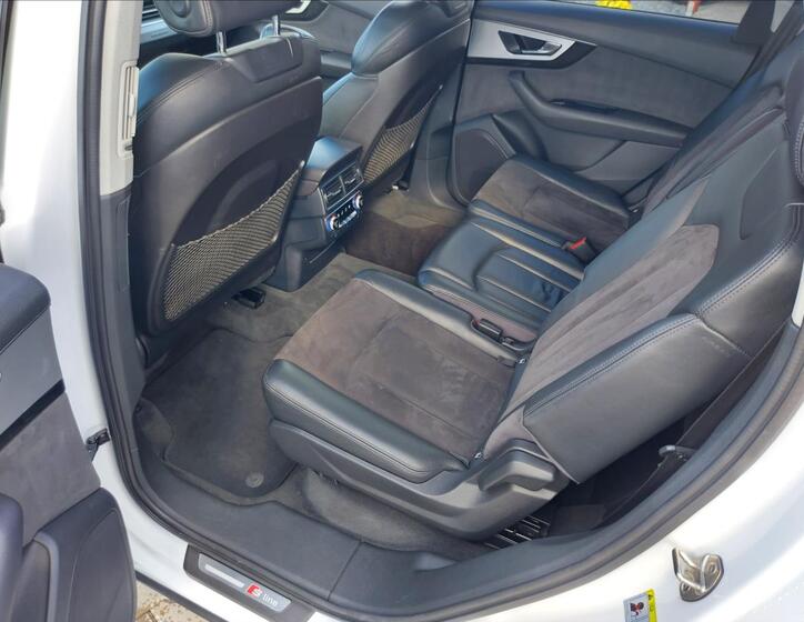 Audi Q7 13