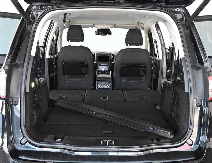 Ford Galaxy 8