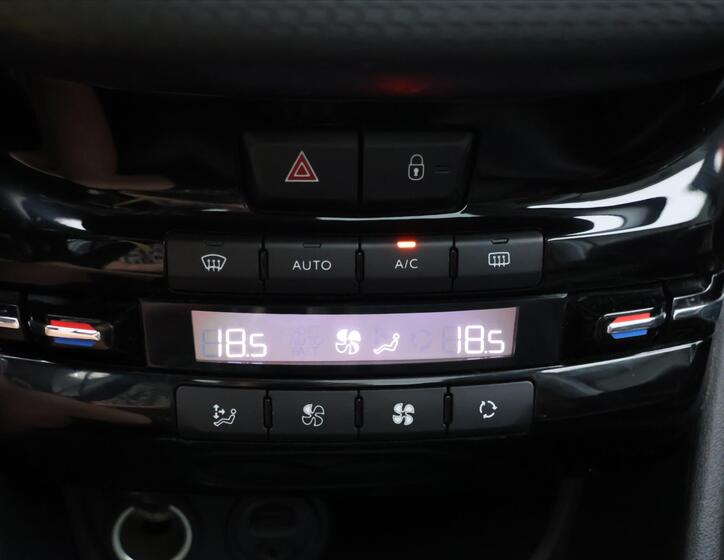 Peugeot 208 22
