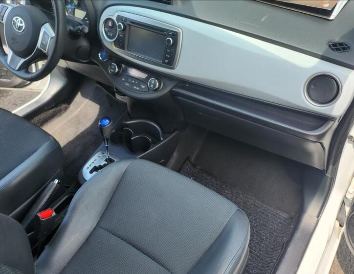 Toyota Yaris 13