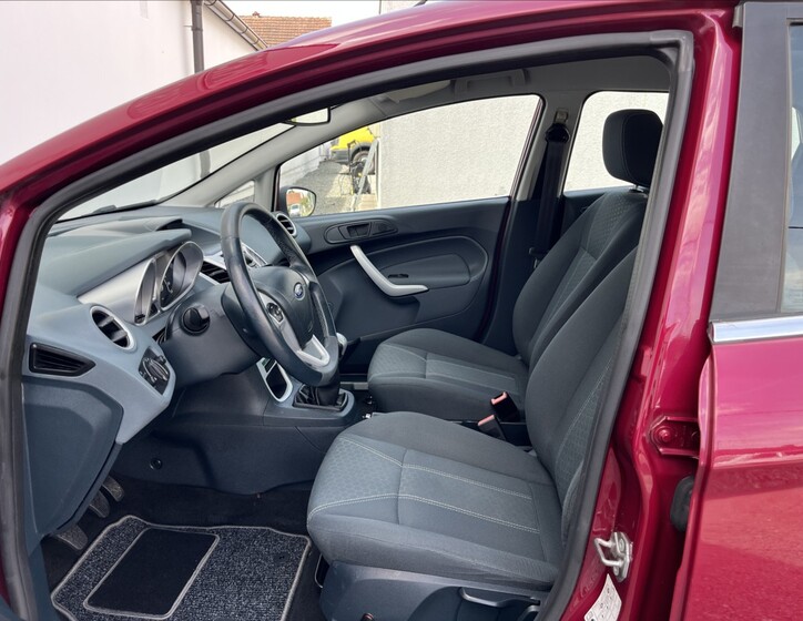 Ford Fiesta 16
