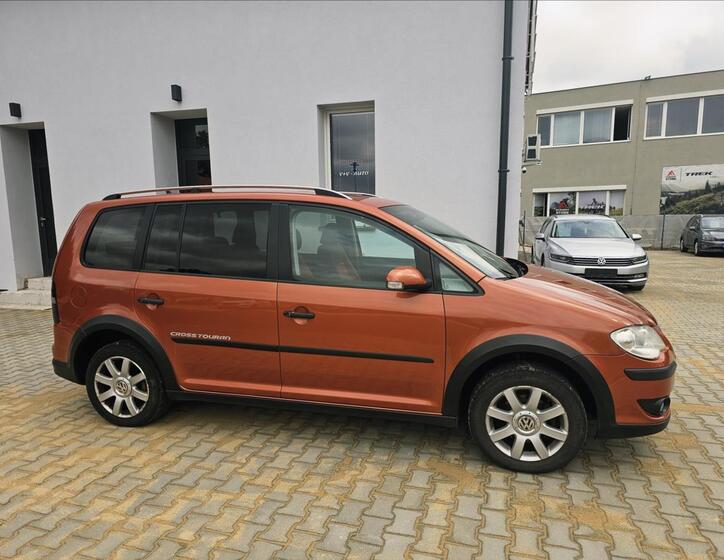 Volkswagen Touran 5