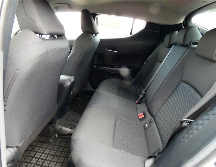 Toyota C-HR 12