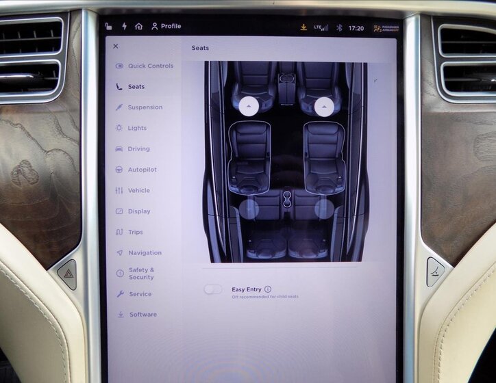 Tesla Model X 39